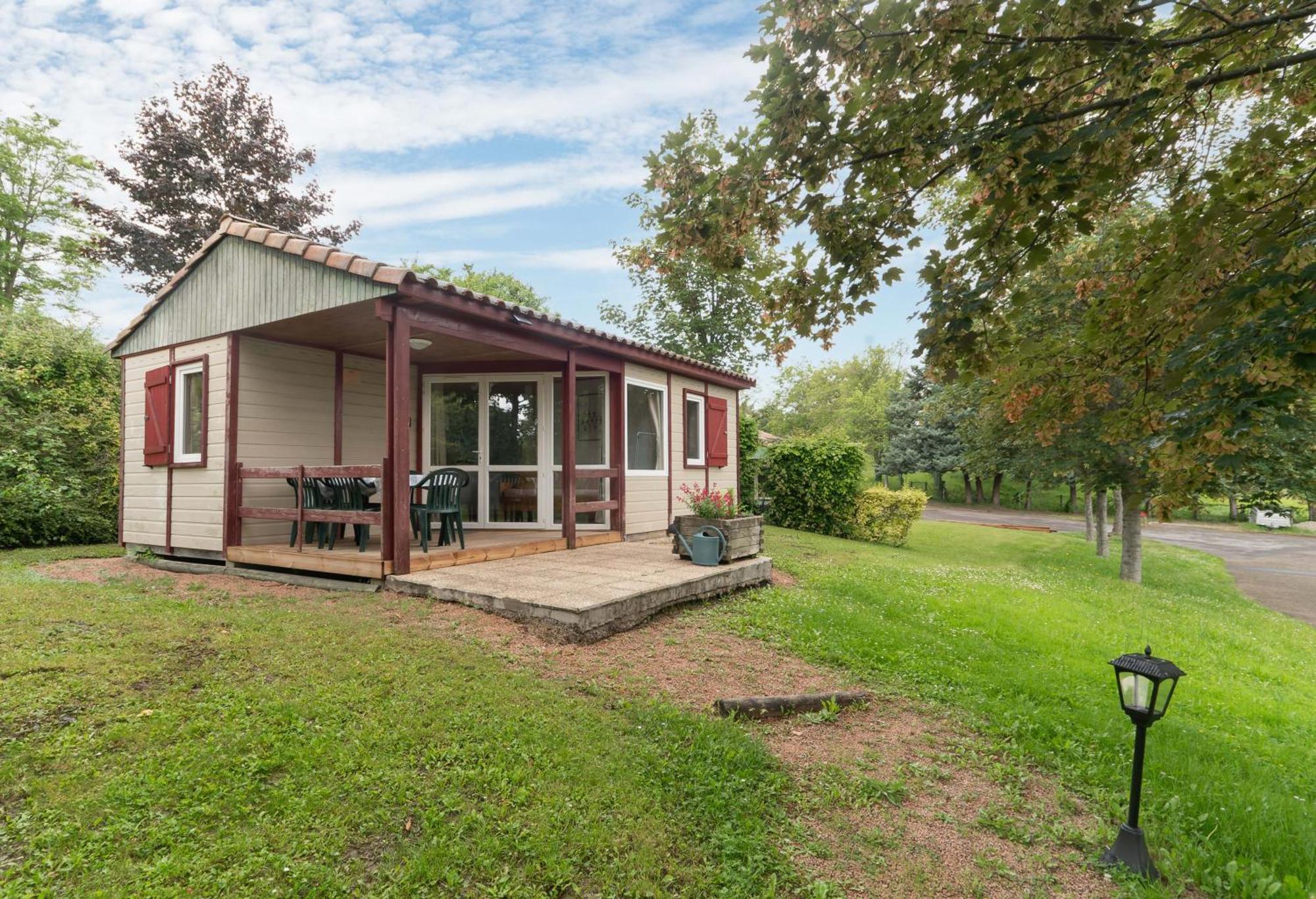 Camping Le Mont Libre - Cottage & Espace Nature - Gannat Zewnętrze zdjęcie