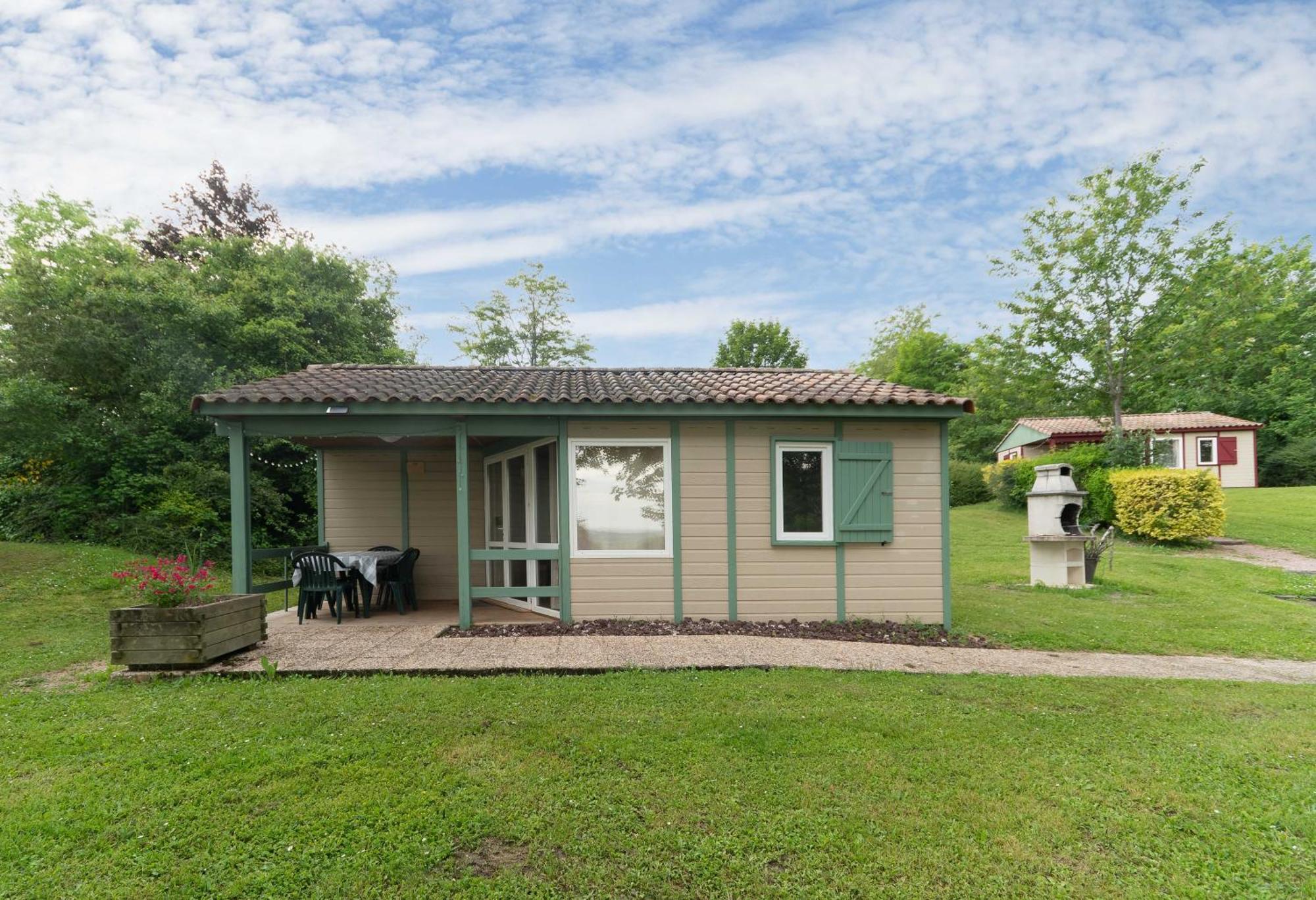 Camping Le Mont Libre - Cottage & Espace Nature - Gannat Zewnętrze zdjęcie