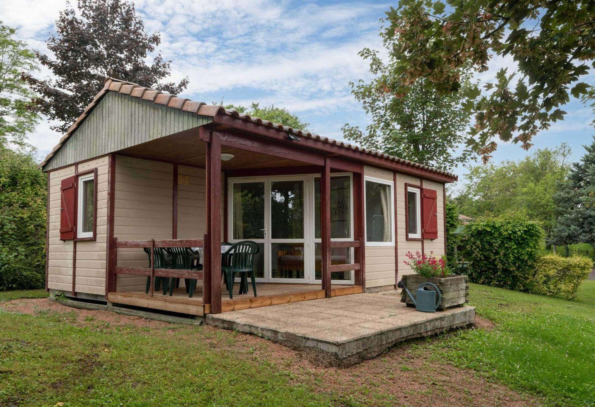 Camping Le Mont Libre - Cottage & Espace Nature - Gannat Zewnętrze zdjęcie