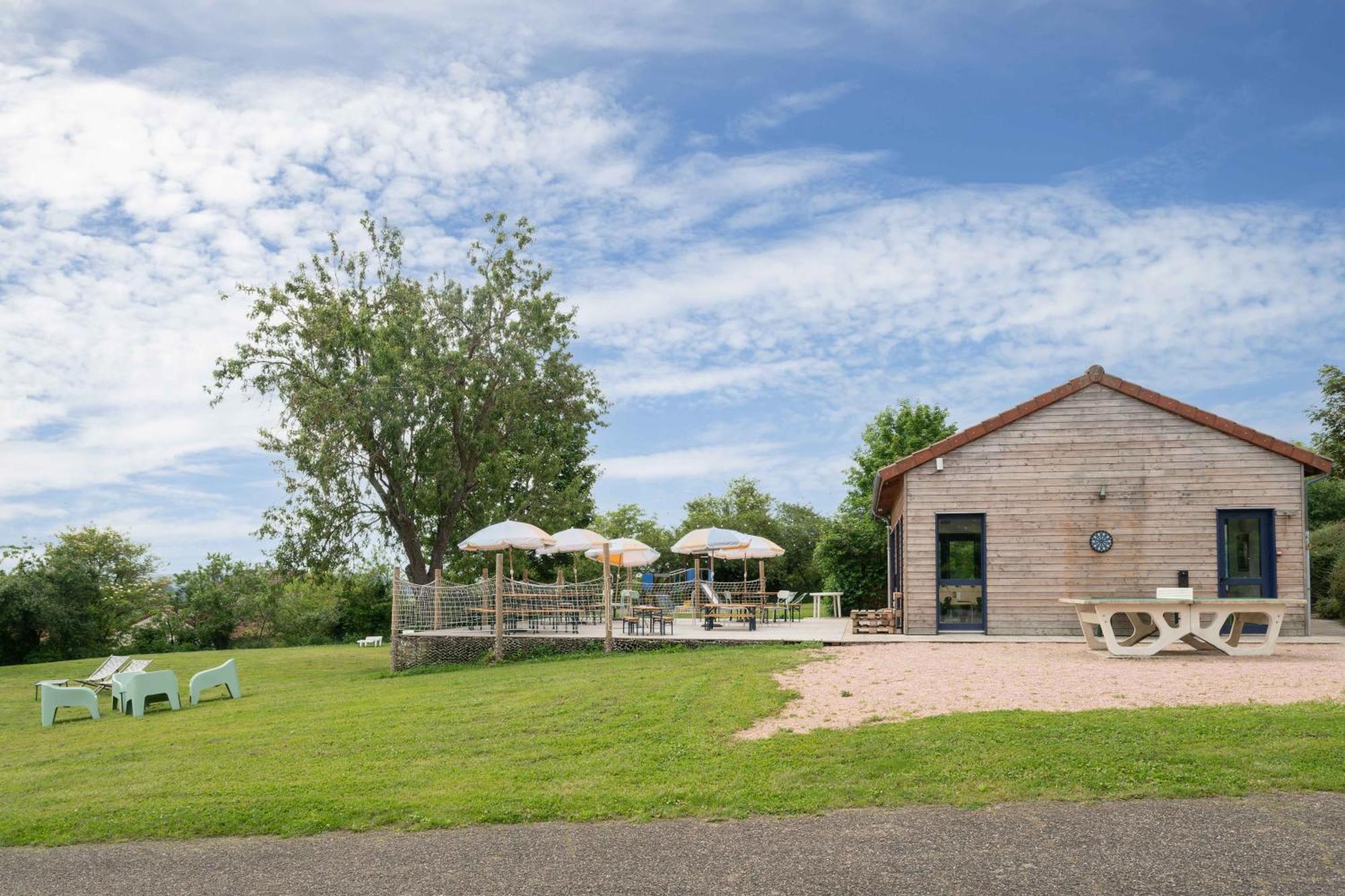 Camping Le Mont Libre - Cottage & Espace Nature - Gannat Zewnętrze zdjęcie