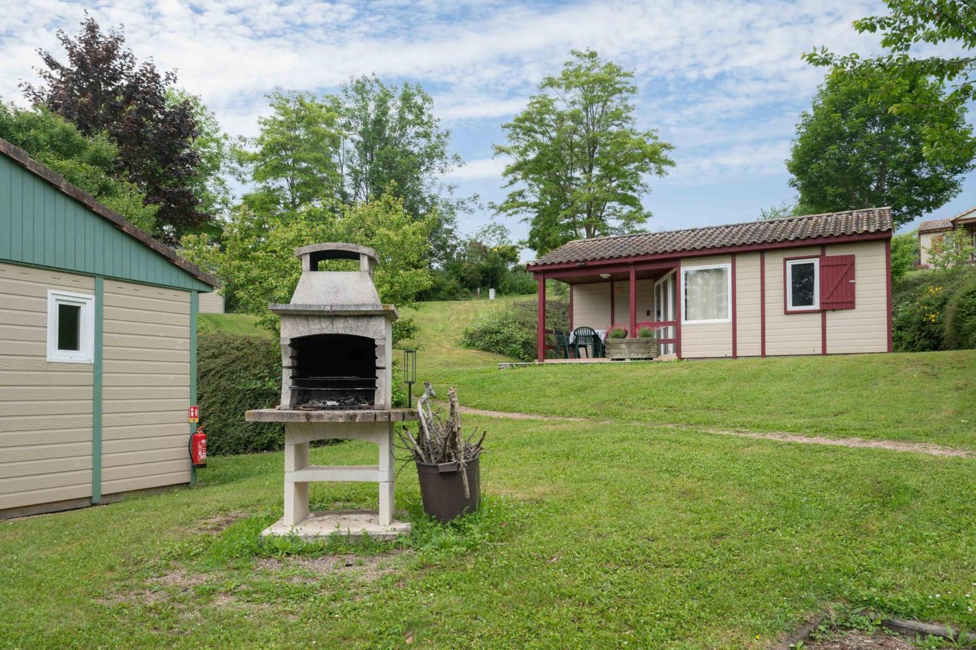 Camping Le Mont Libre - Cottage & Espace Nature - Gannat Zewnętrze zdjęcie