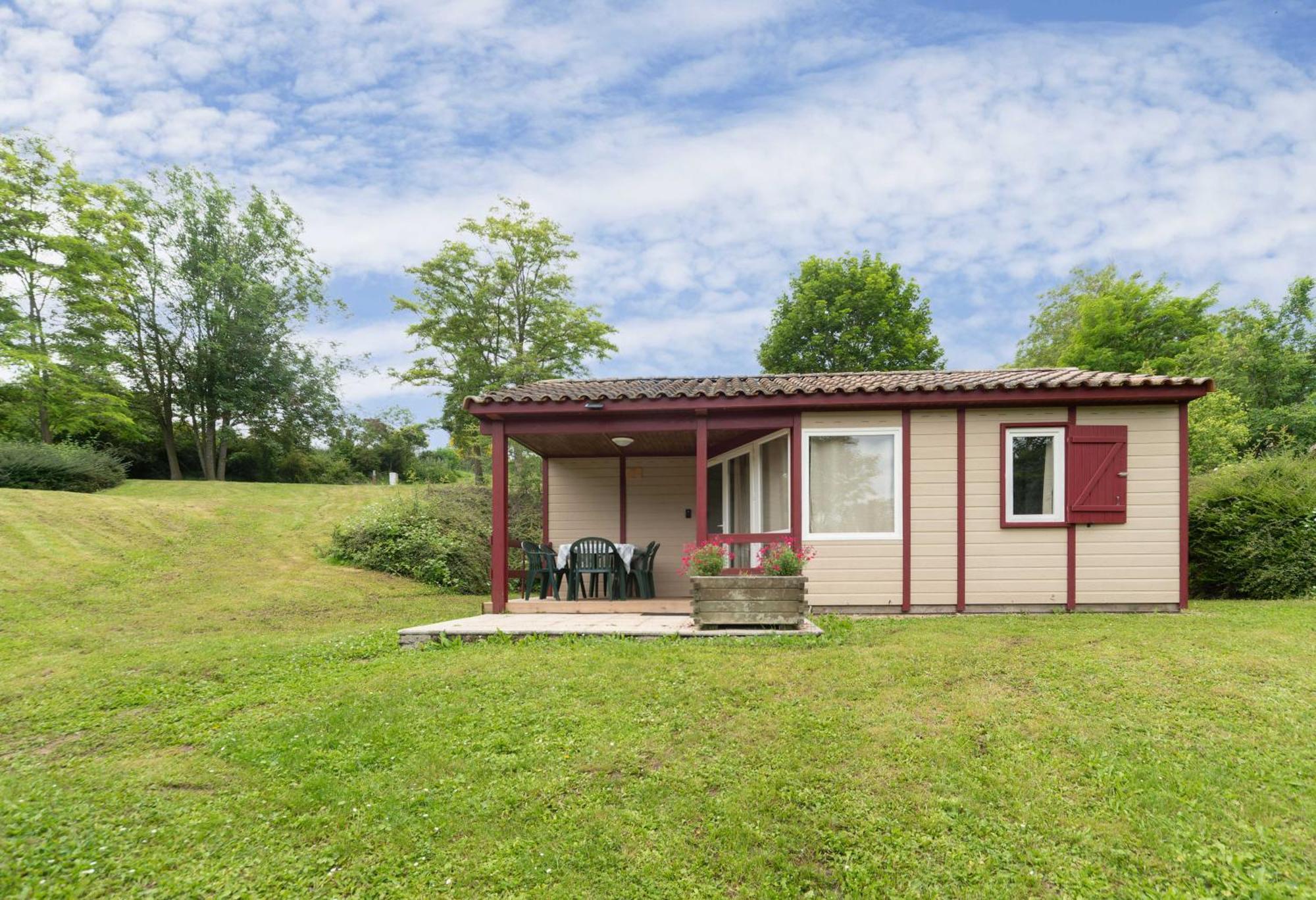 Camping Le Mont Libre - Cottage & Espace Nature - Gannat Zewnętrze zdjęcie