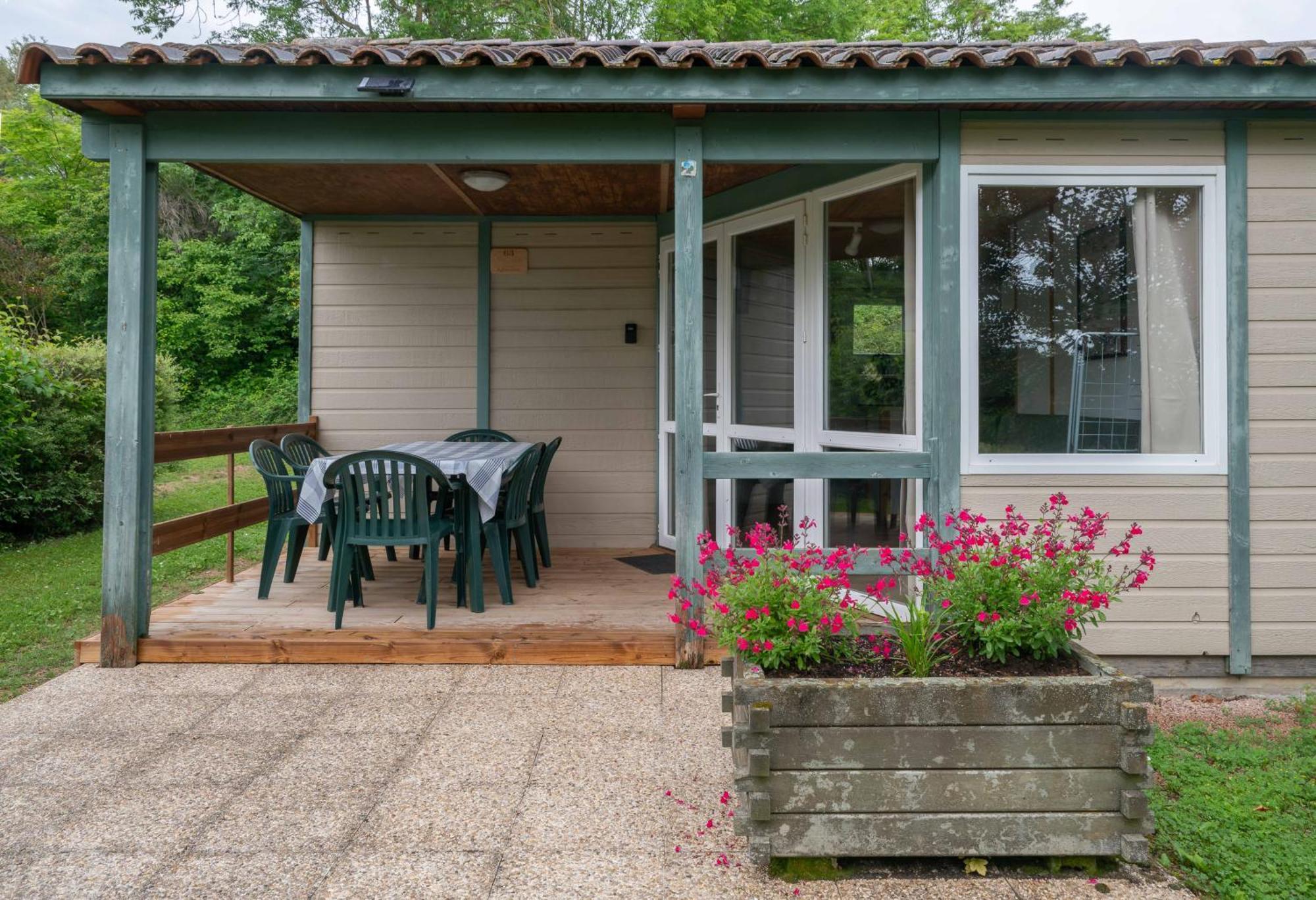 Camping Le Mont Libre - Cottage & Espace Nature - Gannat Zewnętrze zdjęcie