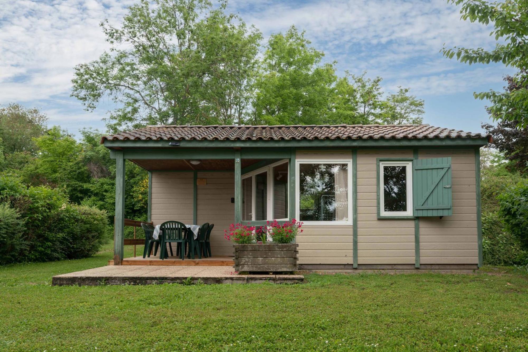 Camping Le Mont Libre - Cottage & Espace Nature - Gannat Zewnętrze zdjęcie