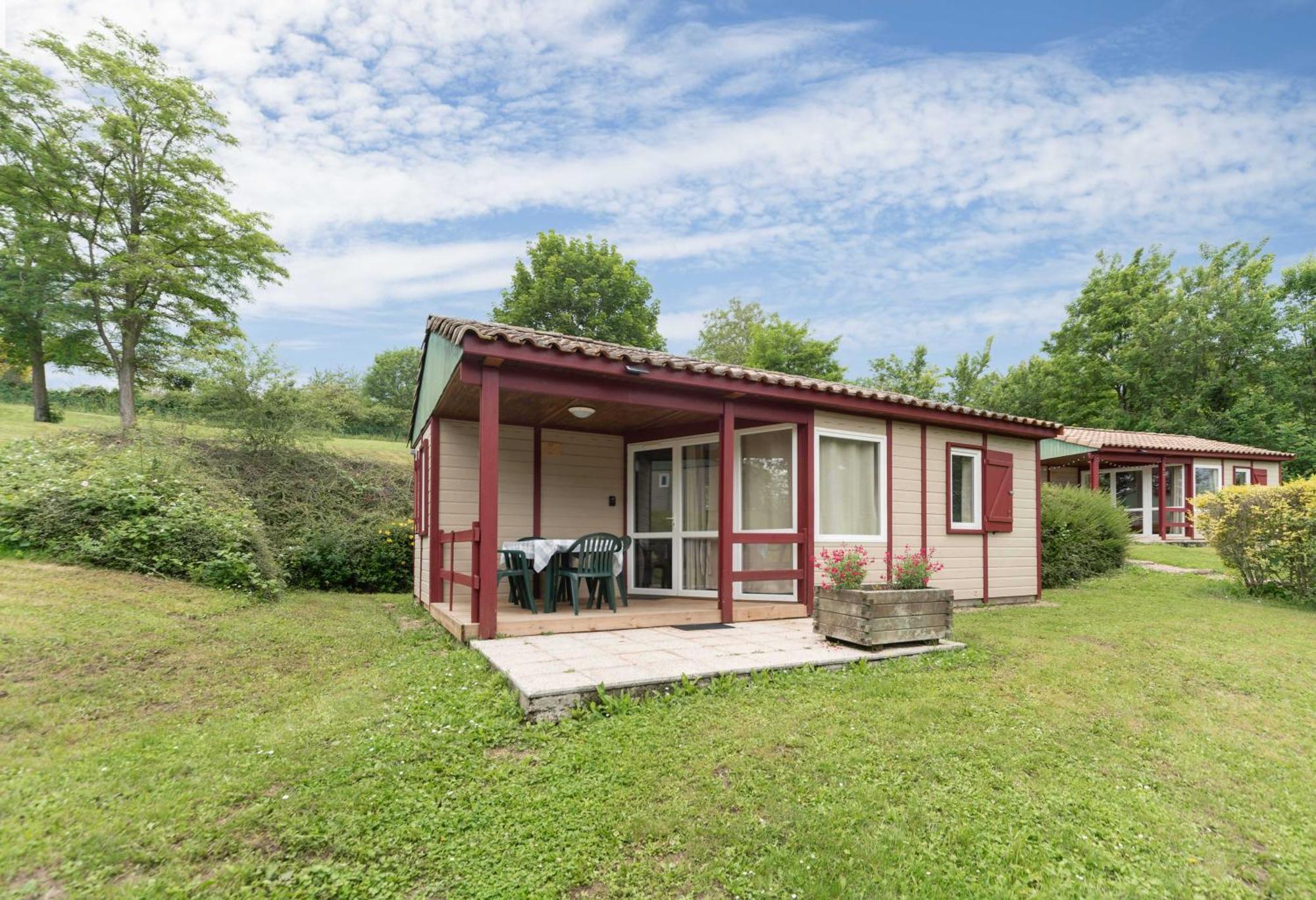 Camping Le Mont Libre - Cottage & Espace Nature - Gannat Zewnętrze zdjęcie