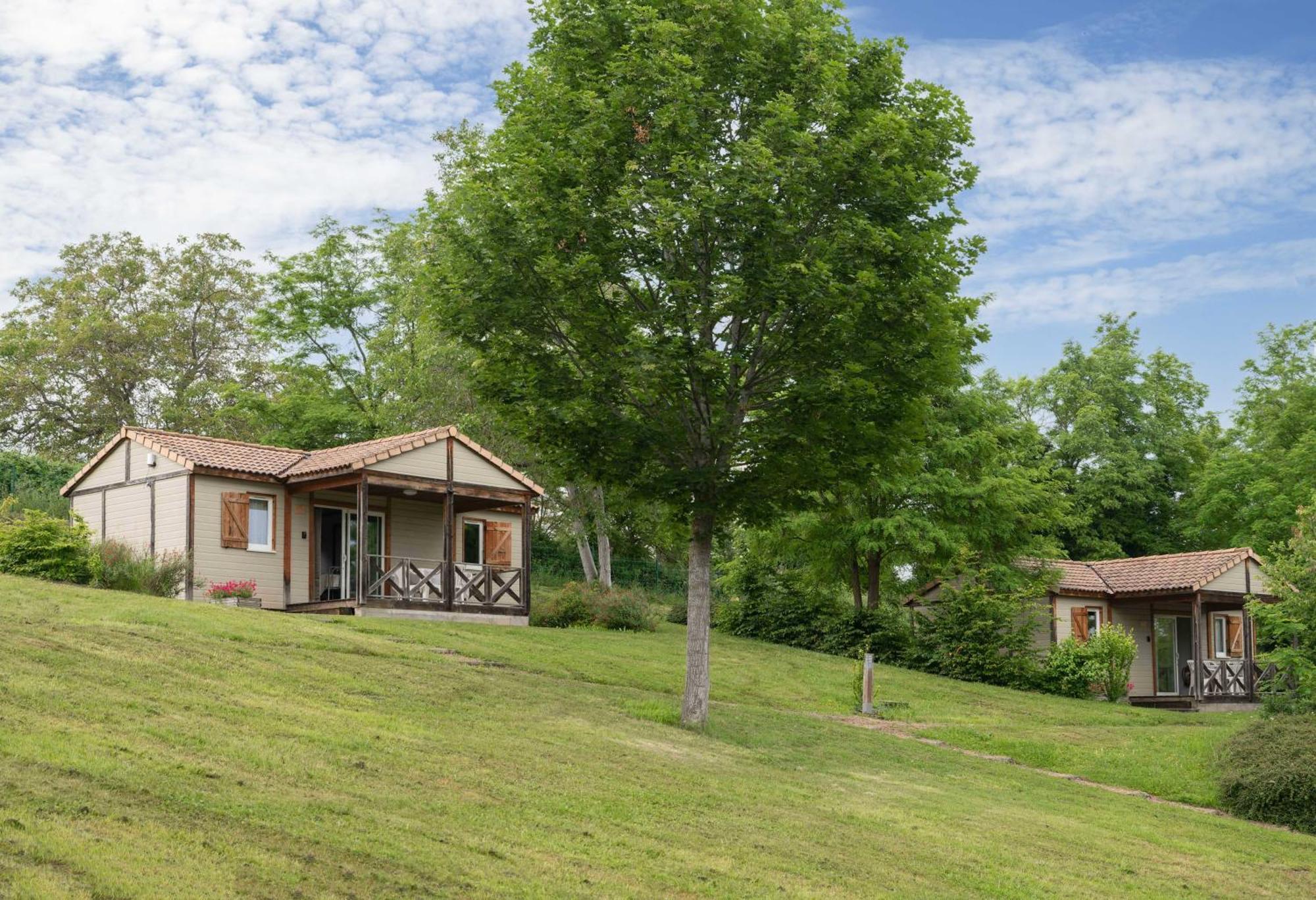 Camping Le Mont Libre - Cottage & Espace Nature - Gannat Zewnętrze zdjęcie