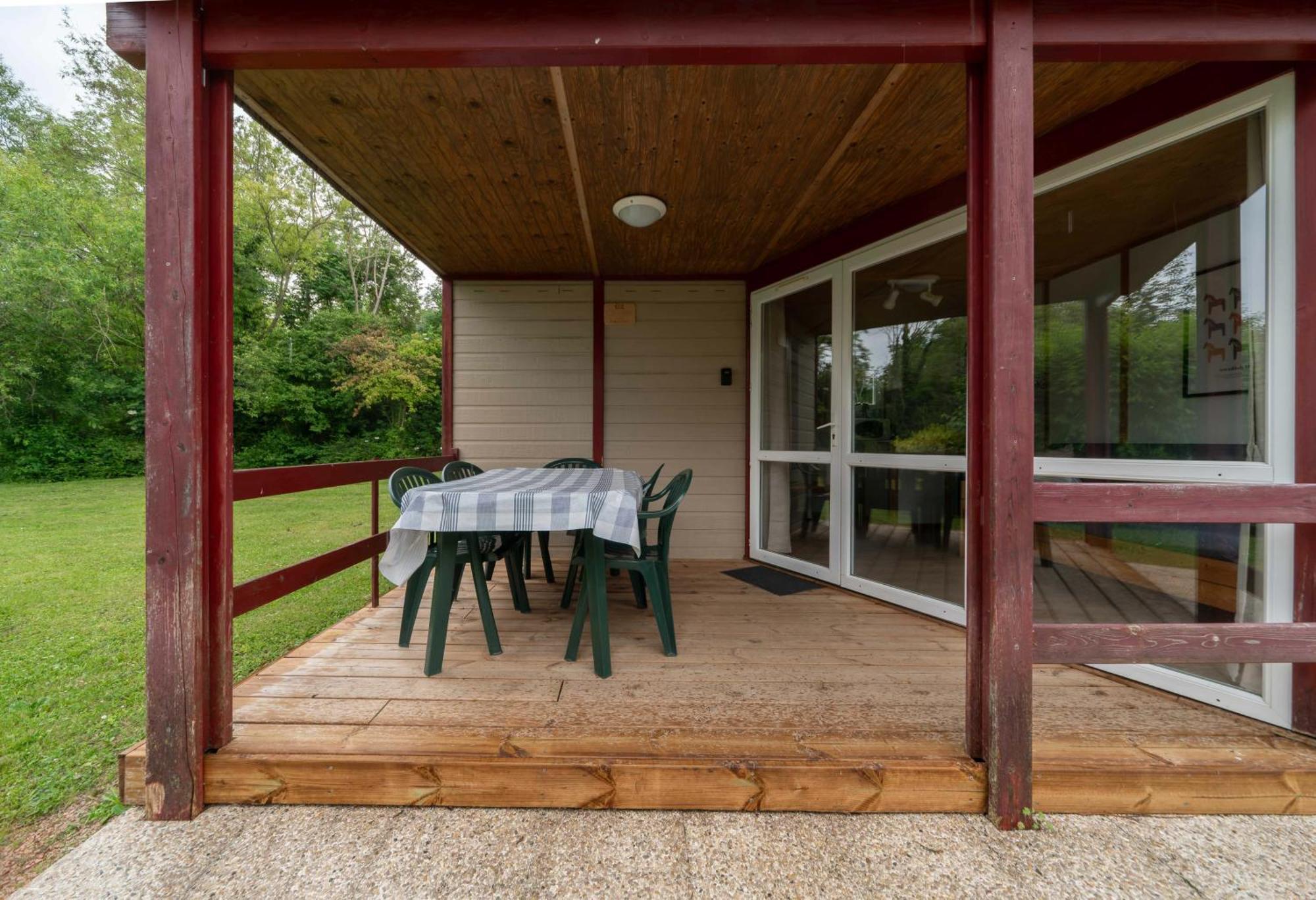 Camping Le Mont Libre - Cottage & Espace Nature - Gannat Zewnętrze zdjęcie