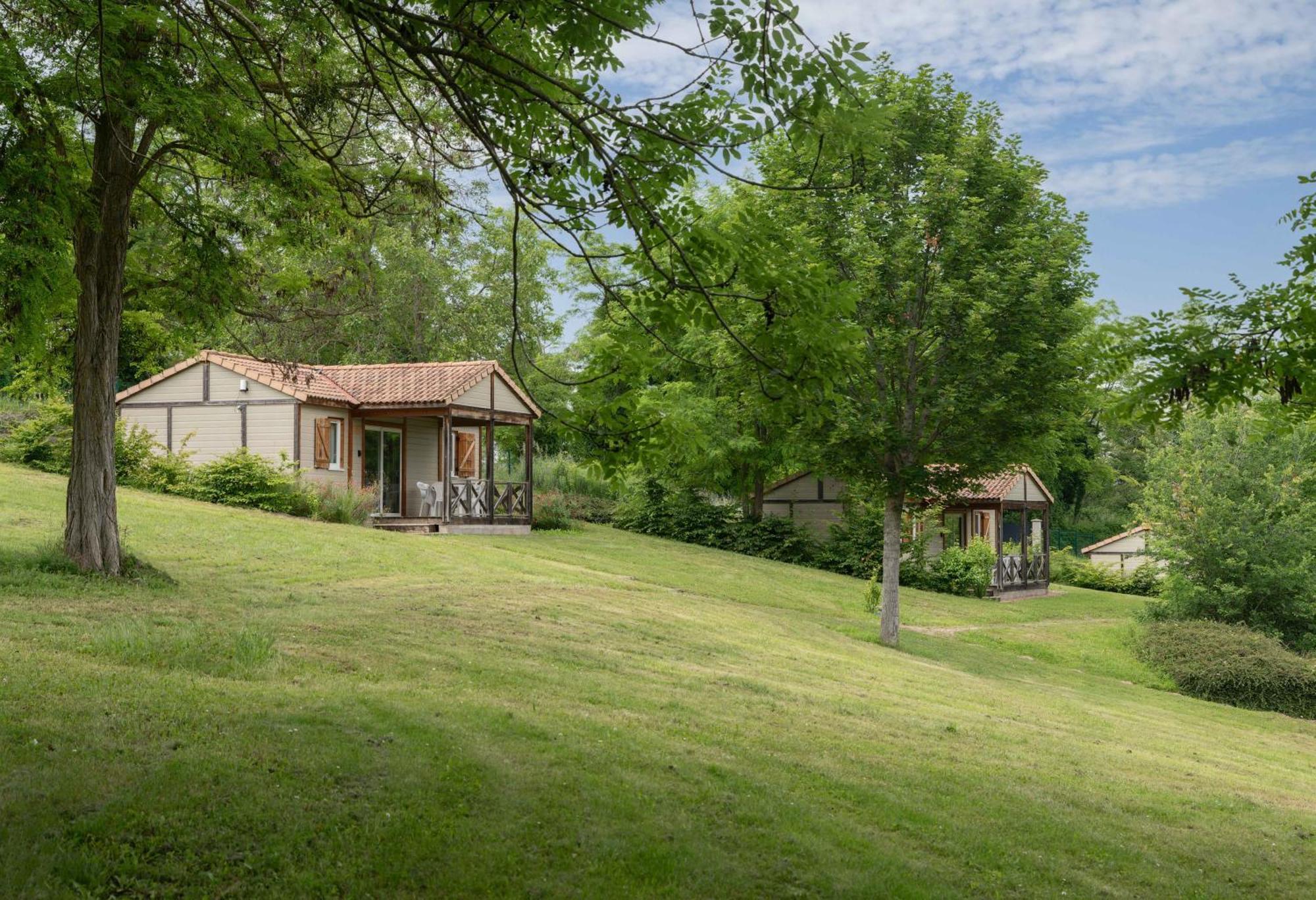 Camping Le Mont Libre - Cottage & Espace Nature - Gannat Zewnętrze zdjęcie