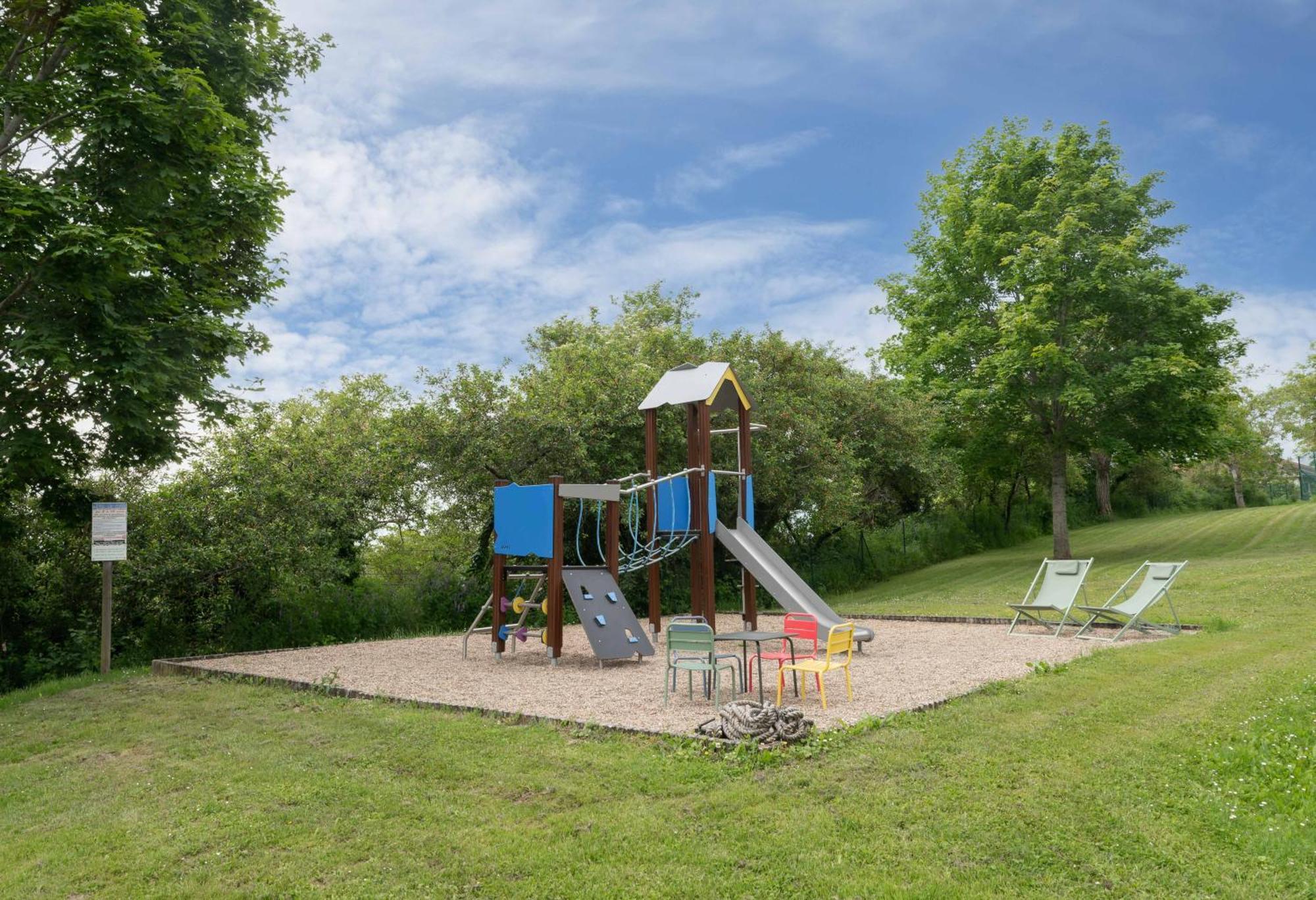 Camping Le Mont Libre - Cottage & Espace Nature - Gannat Zewnętrze zdjęcie